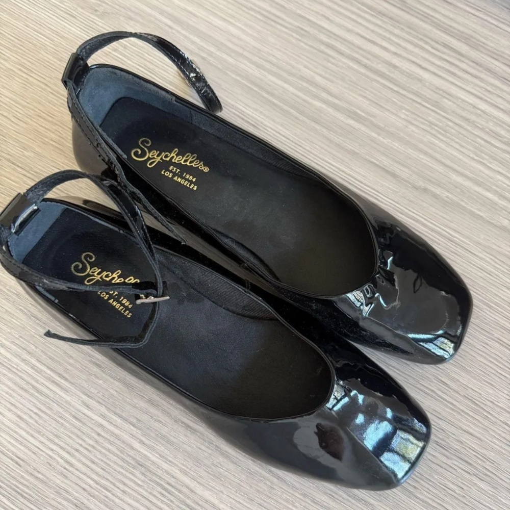 Seychelles Black Flats Sleek Minimalist Design